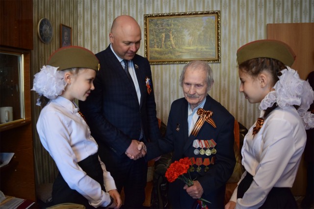 ЛУКОЙЛ поздравил ветеранов с Днем Победы