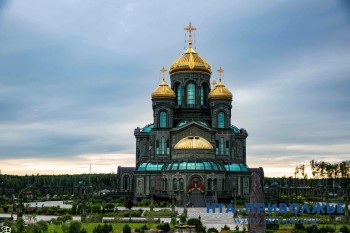 Созданную при участии нижегородки копию Знамени Победы передали в музей храма ВС Созданную при участии нижегородки копию Знамени Победы передали в музей храма ВС